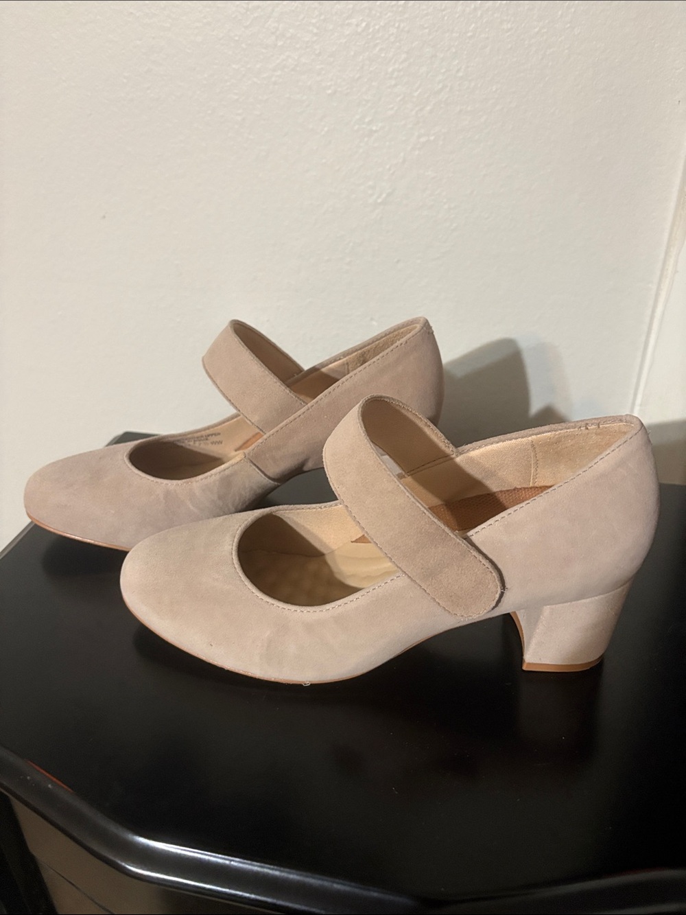 Walking Cradles Classic Mary Jane Block Heel Pumps in Light Taupe Sz 8.5-9